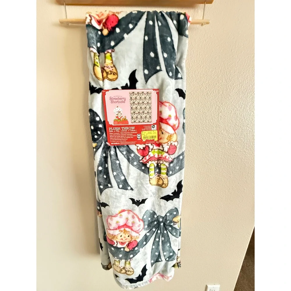 Strawberry Shortcake Halloween Plush Throw Blanket Bats Polka Dot Bows 70x50